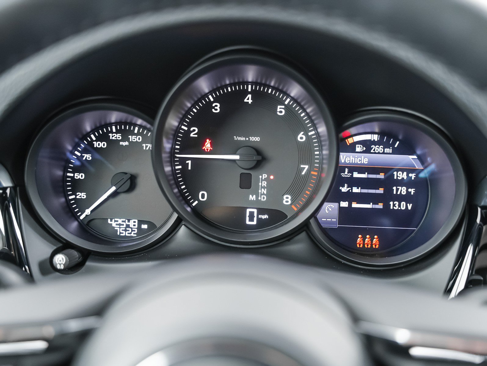 Certified 2023 Porsche Macan AWD/4WD image 18