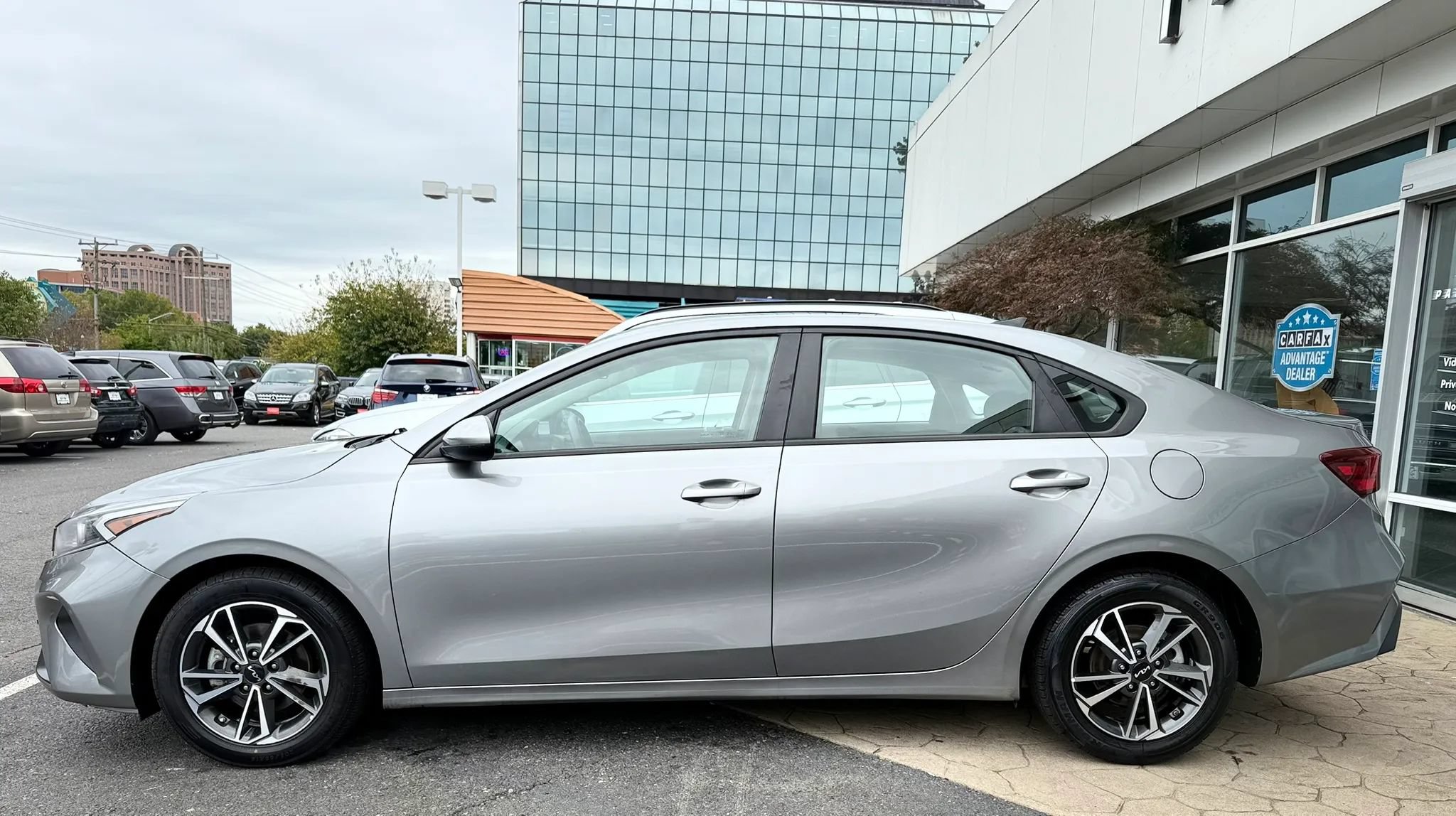 Used 2022 Kia Forte LXS FWD image 4