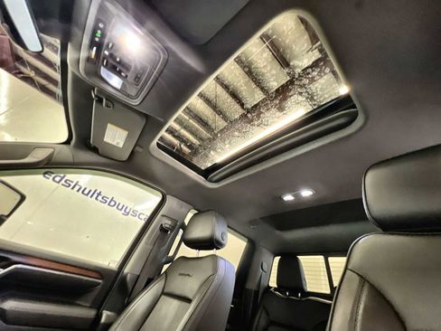 Used 2025 GMC Sierra 3500 Denali w/ Denali Reserve Package image 17