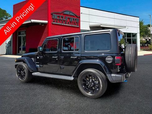 Used 2023 Jeep Wrangler Unlimited Sahara w/ Cold Weather Group AWD/4WD image 3