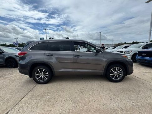 Used 2018 Toyota Highlander XLE w/ Protection Package #3 AWD/4WD image 12