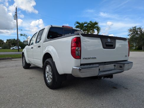 Used 2021 Nissan Frontier SV RWD image 6