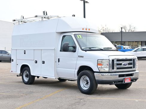 Used 2017 Ford E-350 and Econoline 350 Super Duty w/ Power Windows & Locks Group image 12