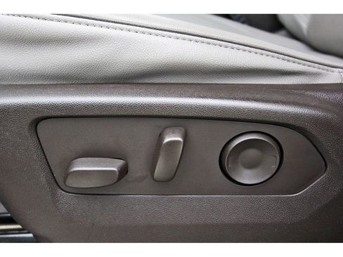 Used 2023 GMC Yukon XL SLT image 27