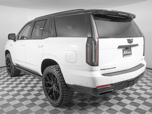 Used 2026 Cadillac Escalade Platinum Sport w/ LPO, ONYX Package image 8