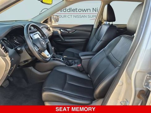 Used 2018 Nissan Rogue SL w/ Premium Package AWD/4WD image 15