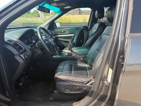 Used 2017 Ford Explorer XLT w/ Equipment Group 202A FWD image 9