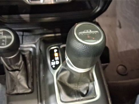 Used 2021 Jeep Gladiator Sport image 29