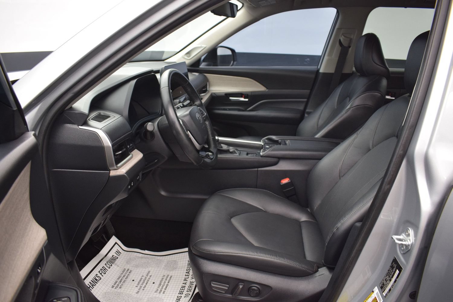 Used 2024 Toyota Grand Highlander AWD image 17