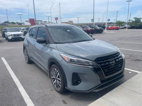 Used 2023 Nissan Kicks SR w/ SR Premium Package FWD image 7