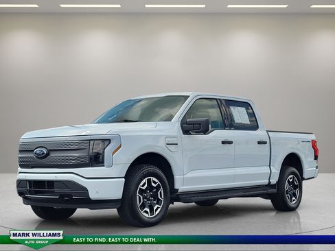 Used 2023 Ford F150 Lightning XLT AWD/4WD image 8