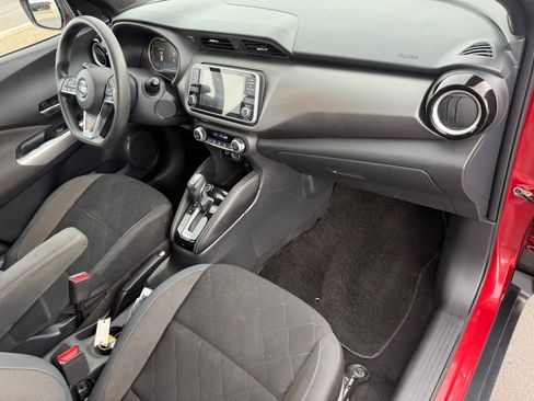 Used 2019 Nissan Kicks SV FWD image 11