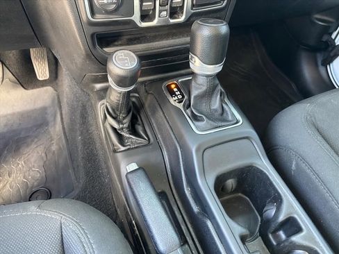 Used 2021 Jeep Gladiator Sport AWD/4WD image 19