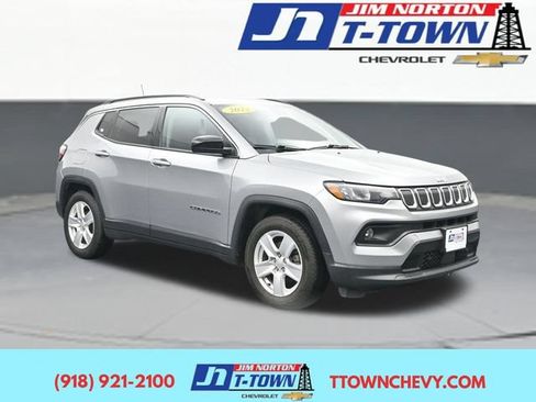 Used 2022 Jeep Compass Latitude FWD image 1