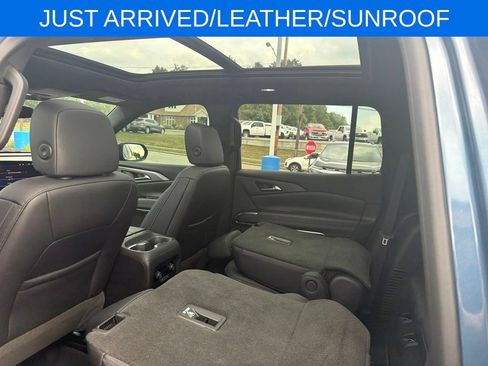 Used 2025 Chevrolet Traverse LT w/ Sun and Wheel Package AWD/4WD image 12