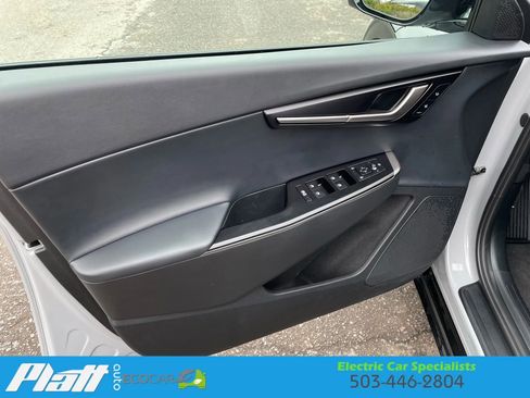 Used 2025 Kia EV6 Wind image 18