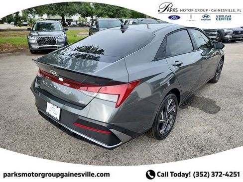 New 2025 Hyundai Elantra SEL w/ Cargo Package FWD image 3