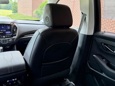 Used 2020 Chevrolet Traverse LT w/ LPO, Black Accent Package AWD/4WD image 31