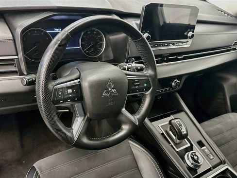 Used 2024 Mitsubishi Outlander SE AWD/4WD image 18