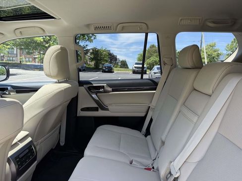 Used 2023 Lexus GX 460 Premium w/ Premium Package AWD/4WD image 16