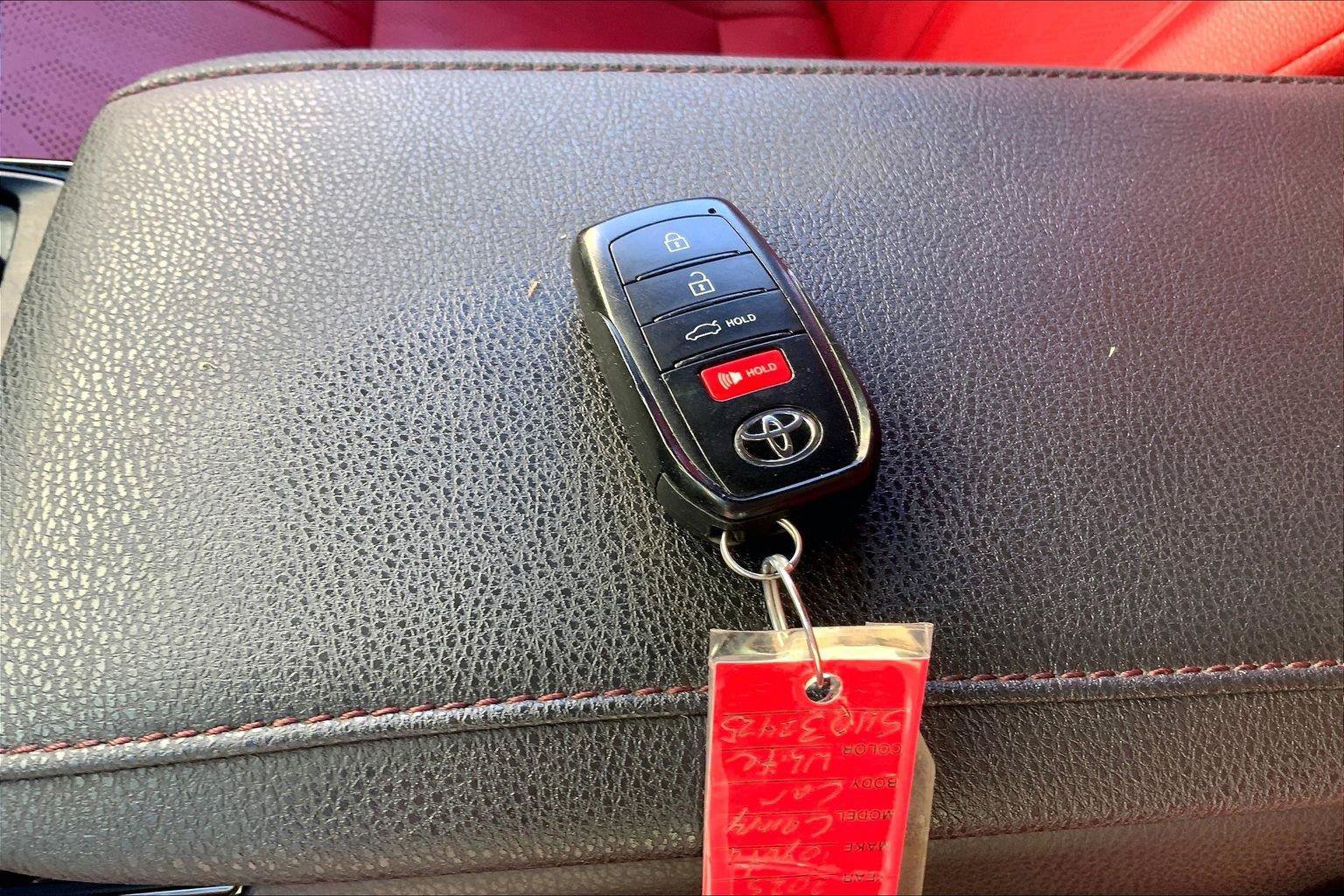 Used 2025 Toyota Camry XSE AWD/4WD image 12