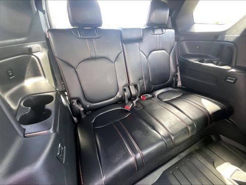 Used 2025 Honda Pilot TrailSport image 17