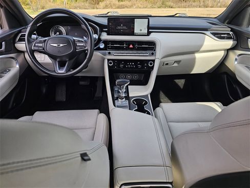 Used 2024 Genesis G70 2.5T image 8