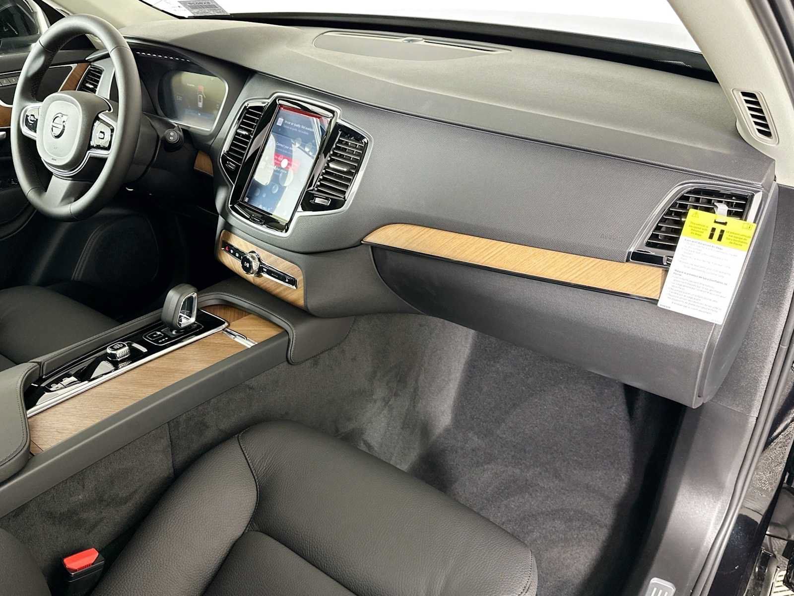 Certified 2025 Volvo XC90 T8 Plus w/ Protection Package Premier AWD/4WD image 26