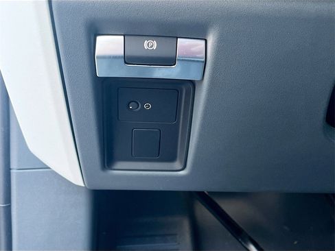 Used 2023 Land Rover Defender 130 SE image 10