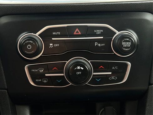 Used 2022 Dodge Charger SXT RWD image 31
