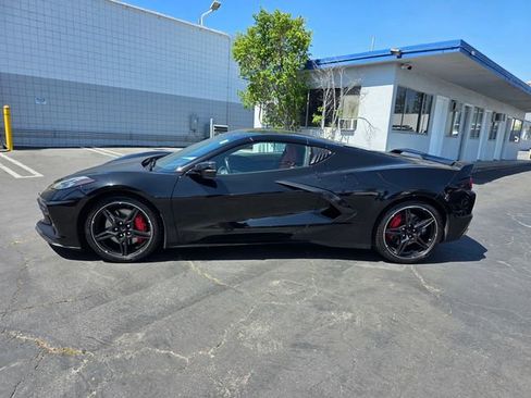 Used 2021 Chevrolet Corvette Stingray Coupe w/ Z51 Performance Package RWD image 4