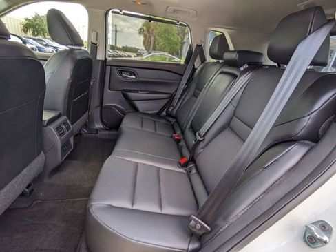 Used 2023 Nissan Rogue SV w/ SV Premium B Package FWD image 15