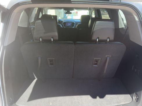 Used 2023 GMC Acadia SLT FWD image 11