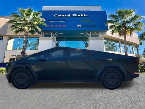 Used 2024 Tesla Cybertruck AWD Crew Cab image 8