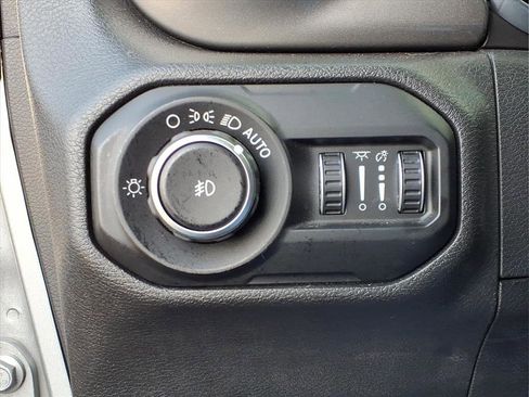 Used 2018 Jeep Wrangler Unlimited Sahara image 27