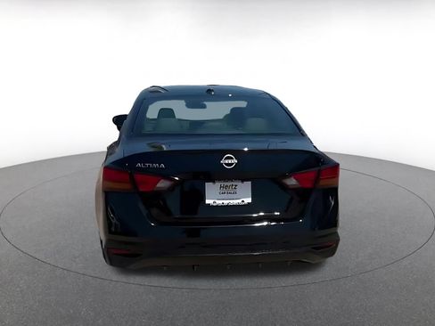 Used 2025 Nissan Altima 2.5 SV FWD image 12