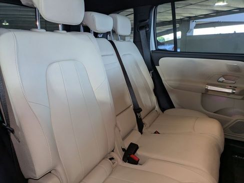New 2025 Mercedes-Benz GLB 250 4MATIC image 19