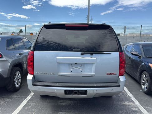 Used 2013 GMC Yukon XL SLT image 3