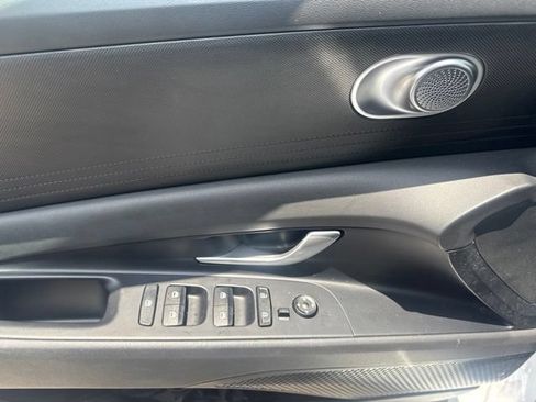 Certified 2025 Hyundai Elantra SE FWD image 11