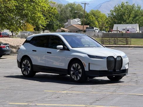 Used 2025 BMW iX xDrive50 AWD/4WD image 3