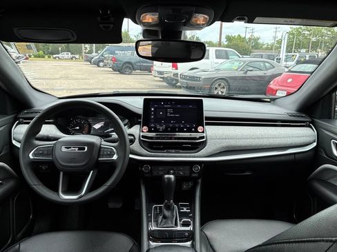 Used 2024 Jeep Compass Latitude AWD/4WD image 22