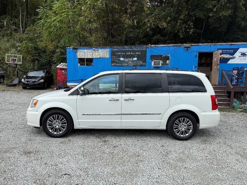 Used 2013 Chrysler Town & Country Touring-L w/ Entertainment Group #2 image 2