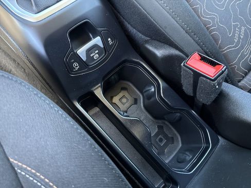 Used 2023 Jeep Renegade Latitude image 34