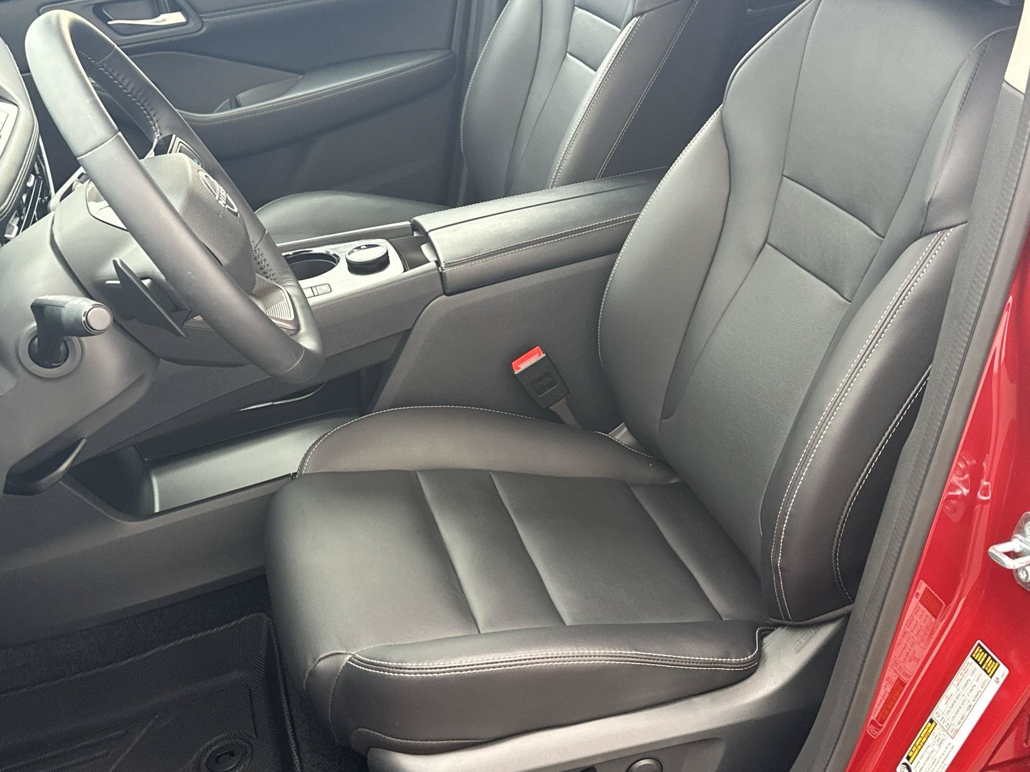 Used 2025 Nissan Rogue SL AWD/4WD image 4