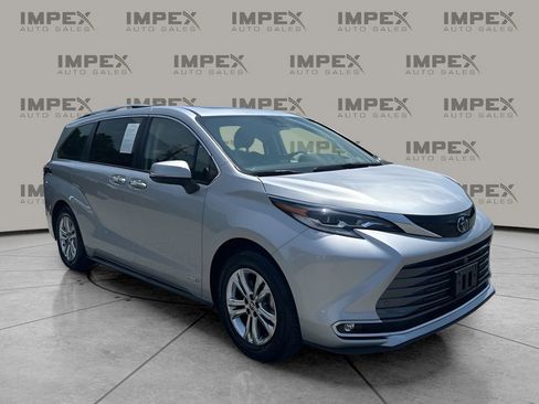 Used 2021 Toyota Sienna Platinum image 7
