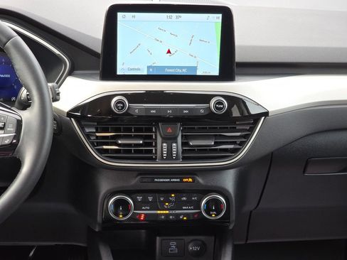 Used 2022 Ford Escape SEL w/ Technology Package image 17