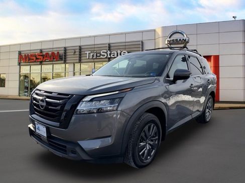 Certified 2022 Nissan Pathfinder SV w/ SV Black Package image 2