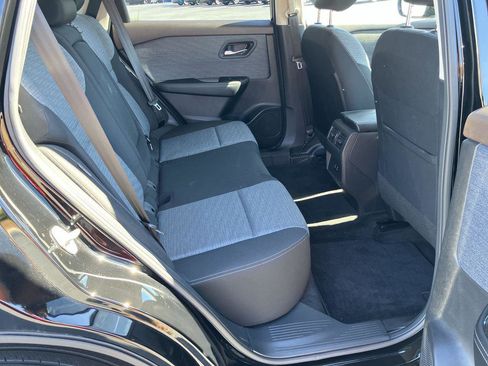 Used 2023 Nissan Rogue SV image 29