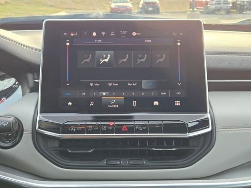 Used 2024 Jeep Compass Limited image 22