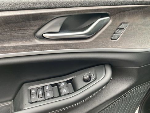 New 2025 Jeep Grand Cherokee L Limited w/ Black Appearance Package image 27